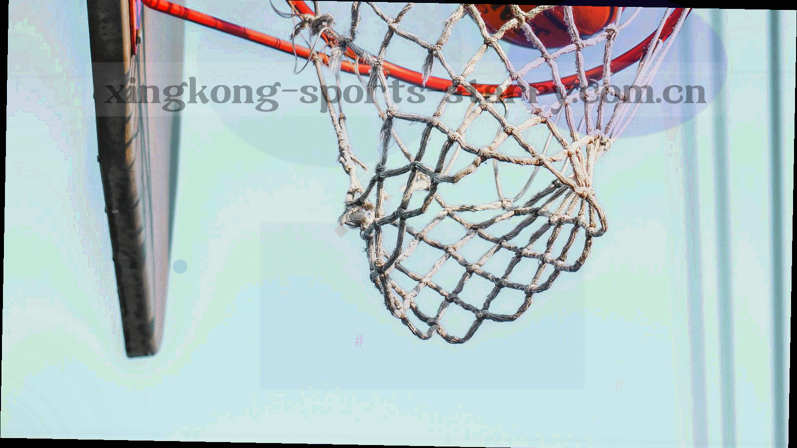 深夜星空蓝底色上的球场俯视几何线稿与细密星点